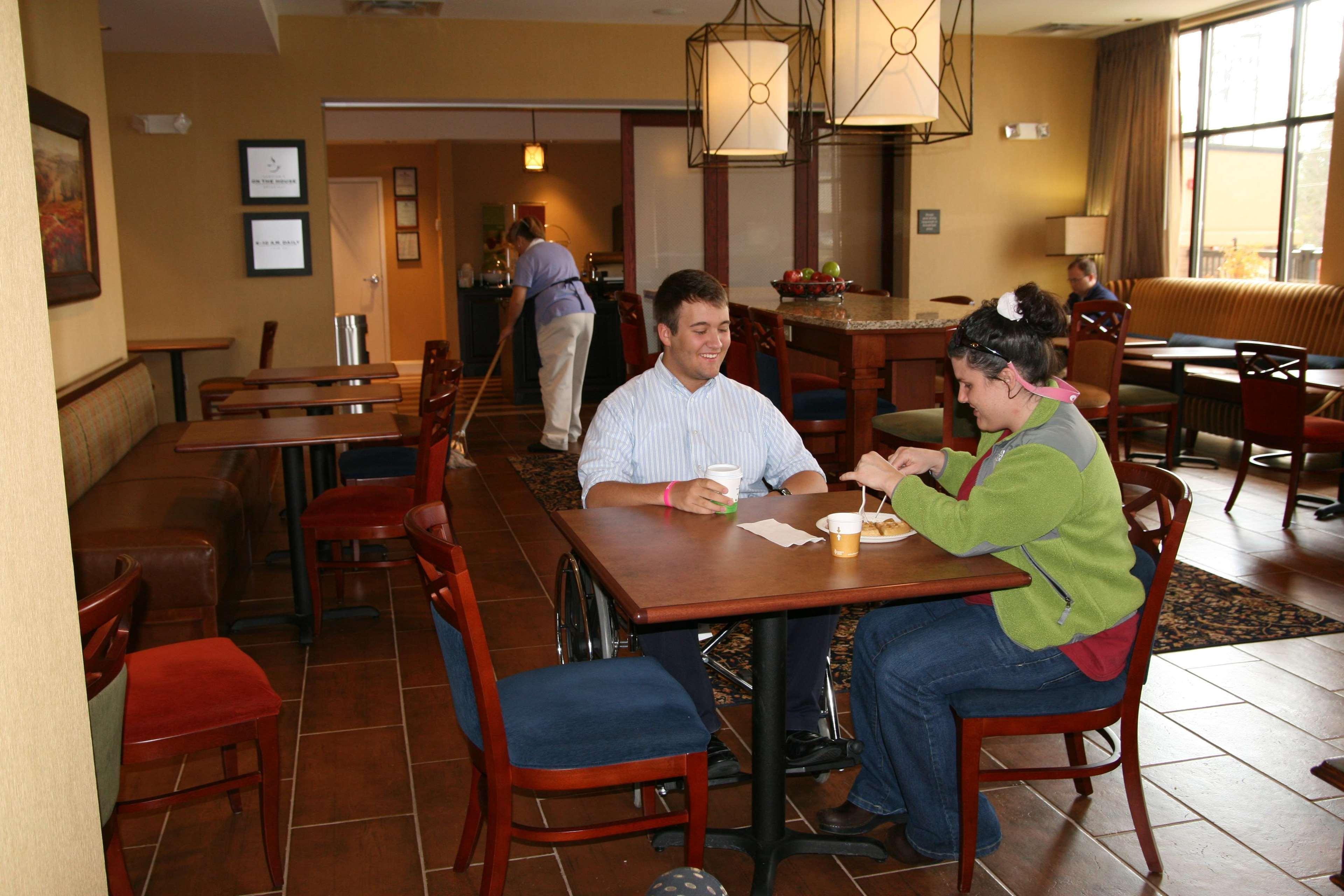 Hampton Inn Jackson-College Avenue Restaurant photo