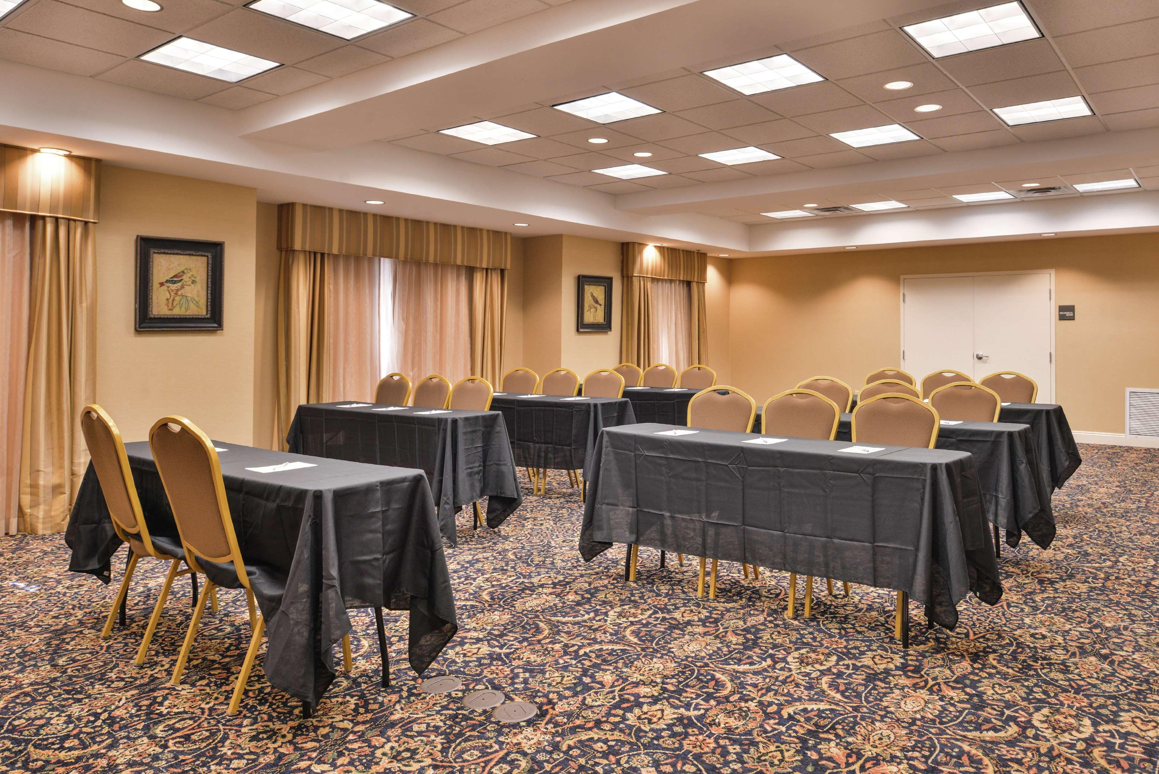 Hampton Inn Jackson-College Avenue Exterior photo