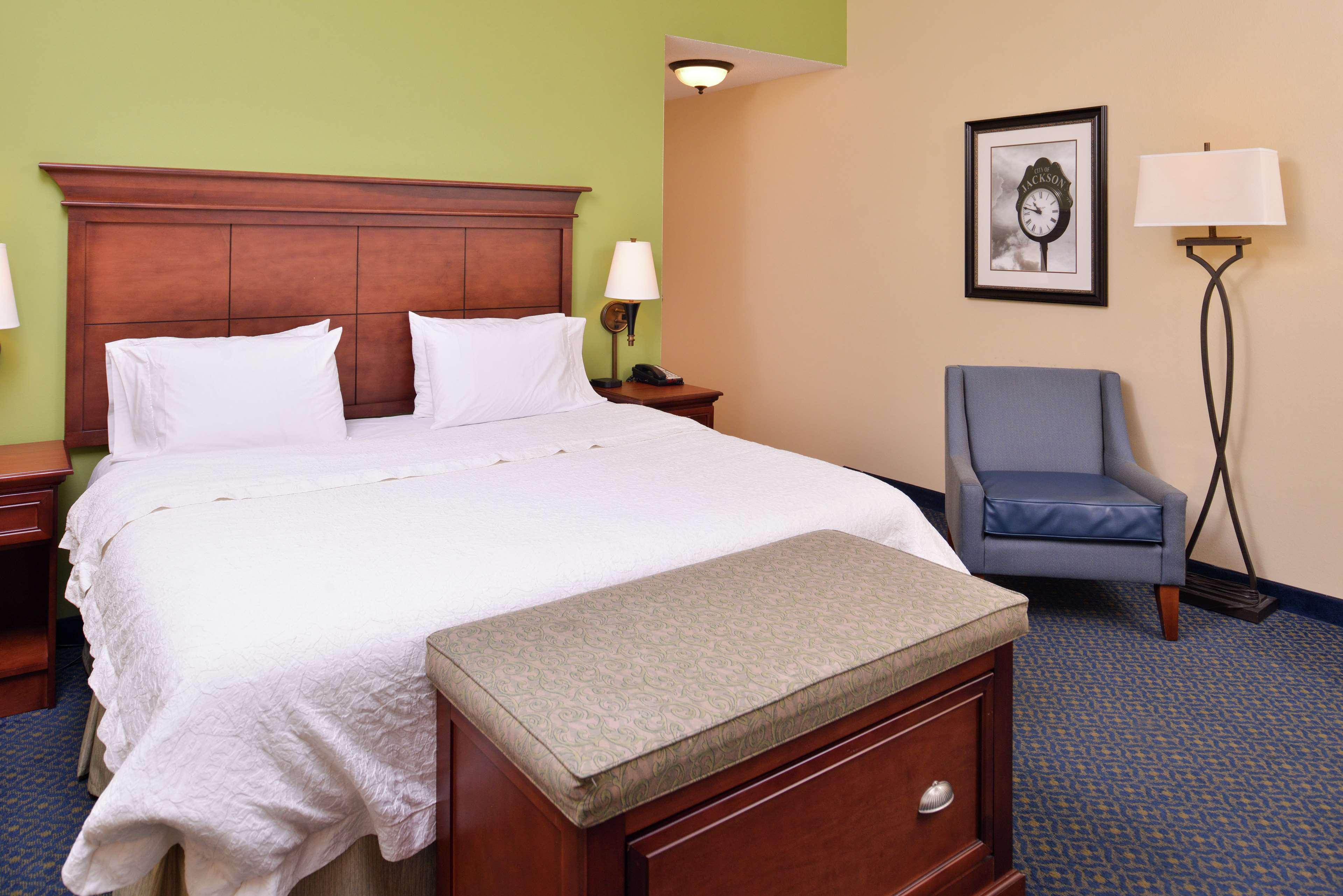 Hampton Inn Jackson-College Avenue Exterior photo