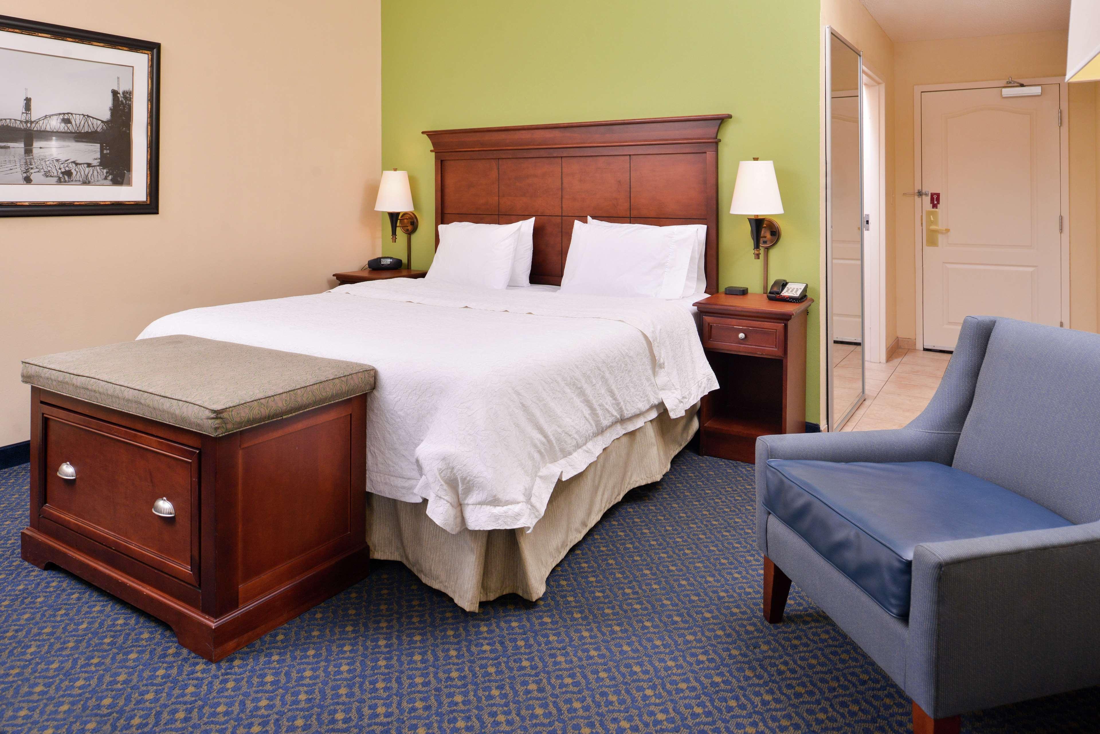 Hampton Inn Jackson-College Avenue Exterior photo