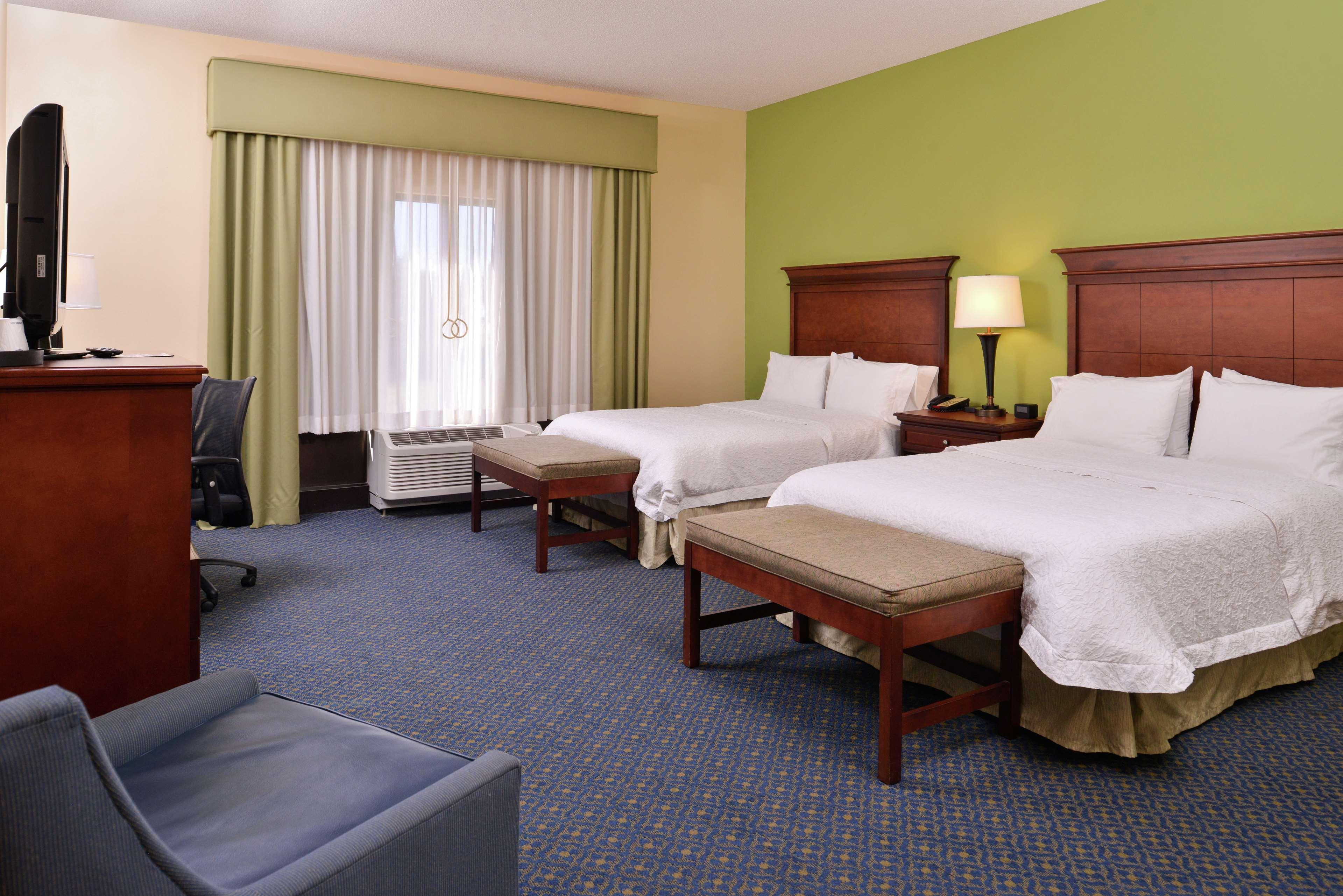 Hampton Inn Jackson-College Avenue Exterior photo