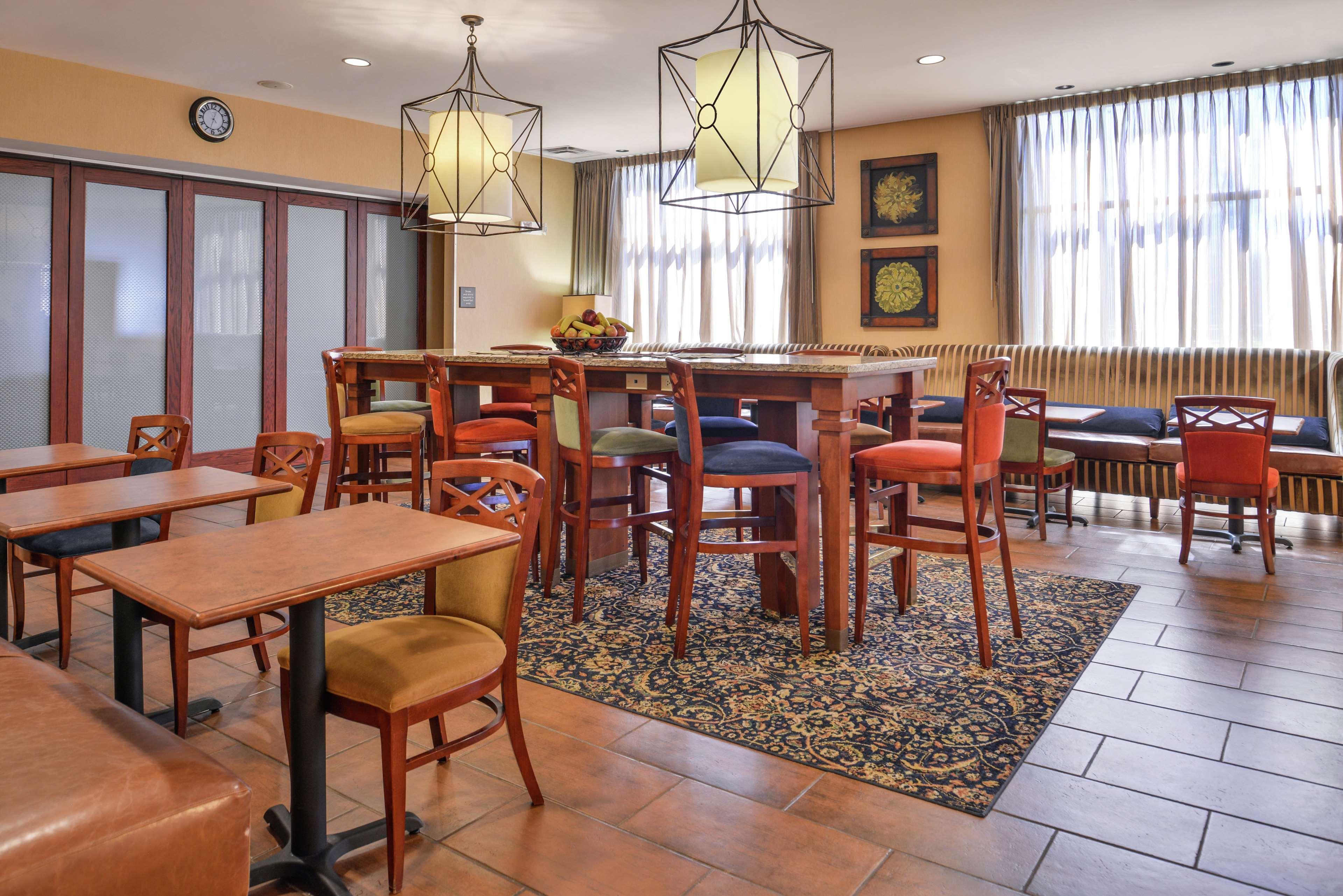 Hampton Inn Jackson-College Avenue Exterior photo