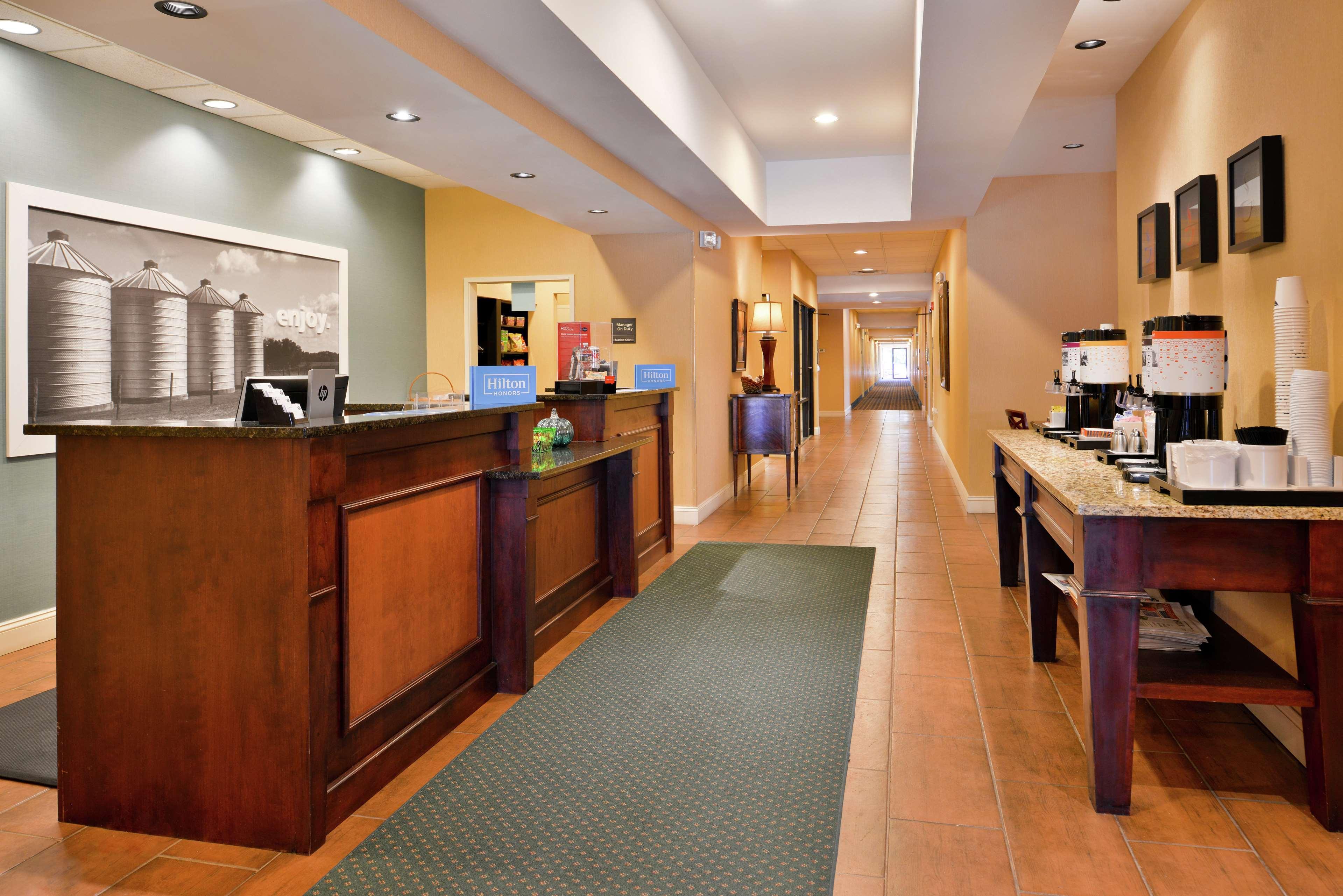 Hampton Inn Jackson-College Avenue Exterior photo